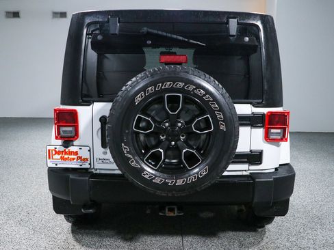 Used 2017 Jeep Wrangler Unlimited Sahara AWD/4WD image 8