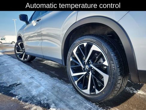 Used 2024 Mitsubishi Outlander SE image 16