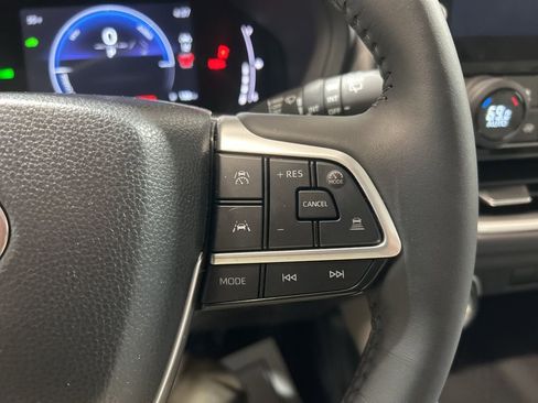 Used 2025 Toyota Grand Highlander AWD Hybrid image 32