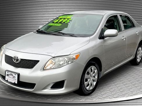 Used 2010 Toyota Corolla LE FWD image 3