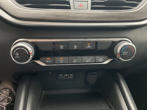 Used 2025 Nissan Altima 2.5 SV FWD image 22