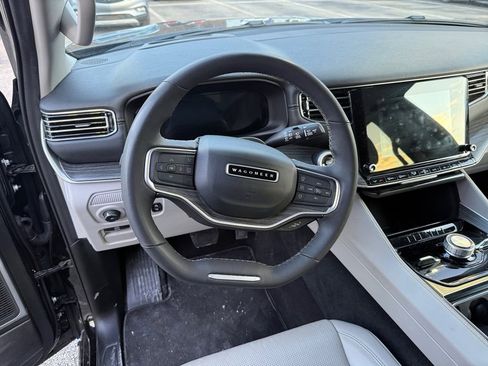 Used 2024 Jeep Wagoneer L Series III w/ Flexible Seating Group image 15