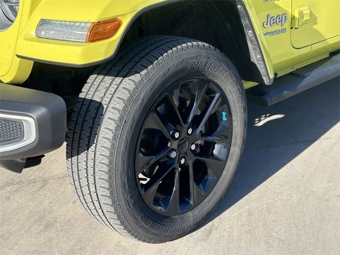 Used 2022 Jeep Wrangler Unlimited Sahara image 9