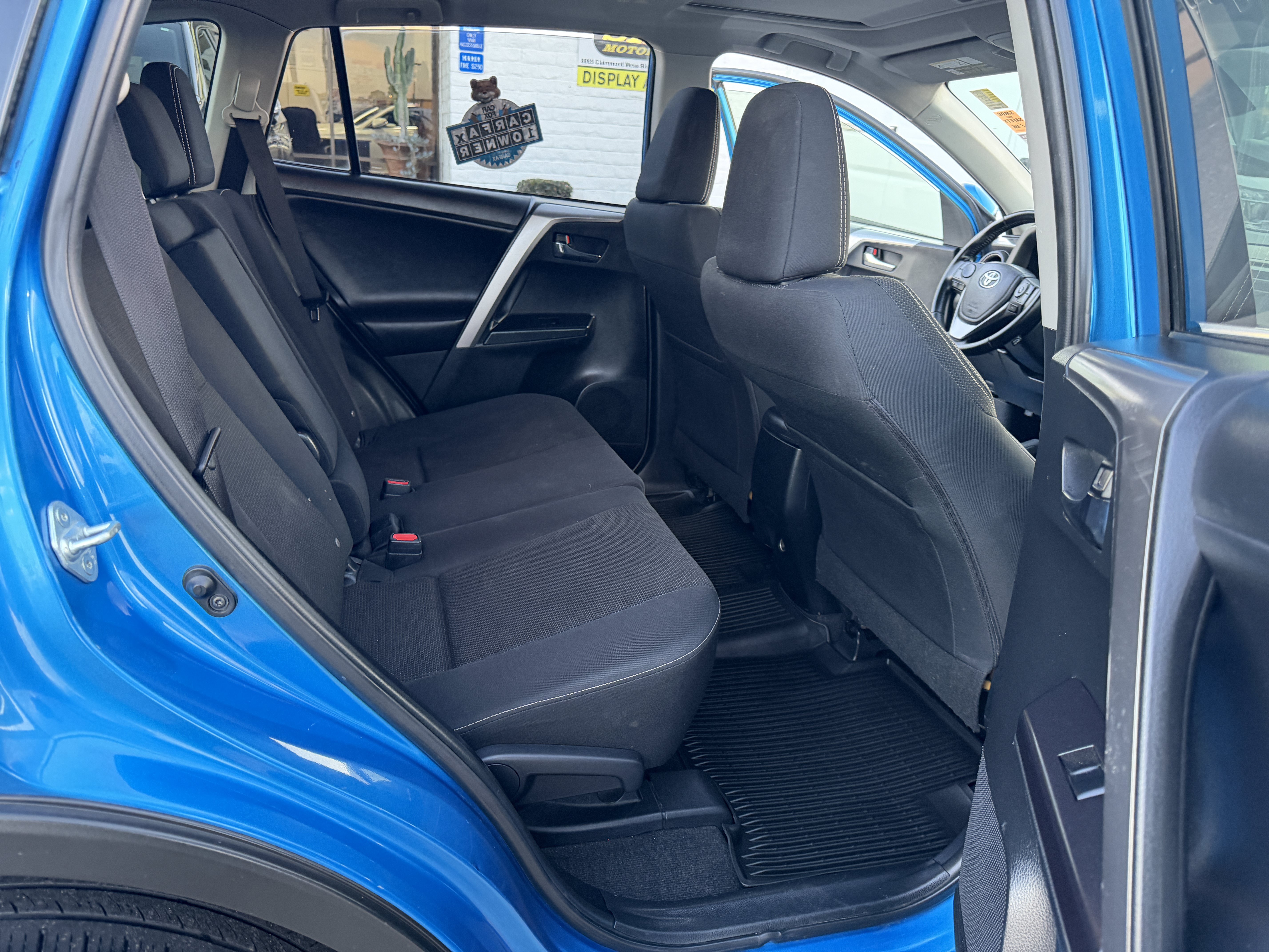 Used 2017 Toyota RAV4 XLE w/ Preferred Accessory Package FWD image 12