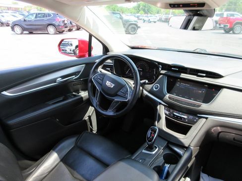 Used 2018 Cadillac XT5 Premium Luxury FWD image 25