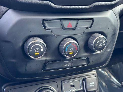 Used 2020 Jeep Renegade Sport AWD/4WD image 24