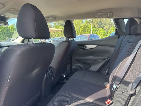 Used 2020 Nissan Rogue Sport S image 9