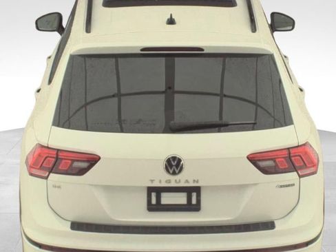 Used 2023 Volkswagen Tiguan SE R-Line AWD/4WD image 8