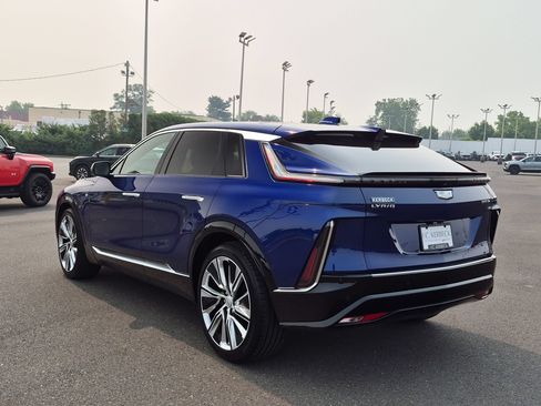 Certified 2024 Cadillac Lyriq Luxury AWD/4WD image 5