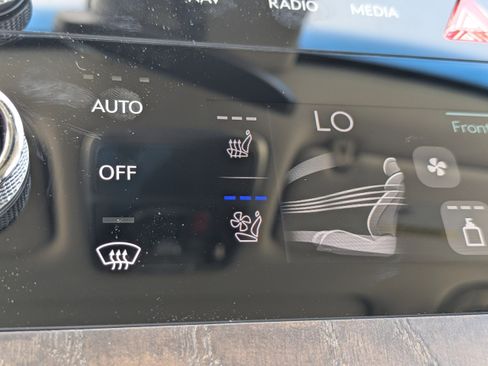 Used 2025 Genesis GV80 3.5T Advanced AWD/4WD image 28