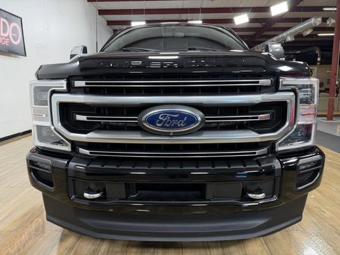 Used 2022 Ford F250 Platinum w/ FX4 Off-Road Package AWD/4WD image 2