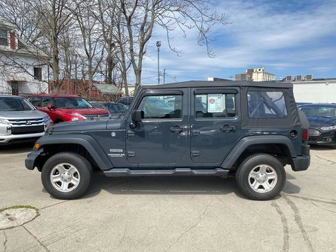 Used 2017 Jeep Wrangler Unlimited Sport w/ Connectivity Group image 9