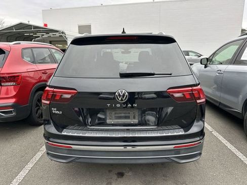 Certified 2022 Volkswagen Tiguan SE image 3