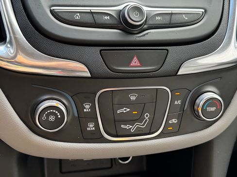 Used 2020 Chevrolet Equinox LS FWD image 30