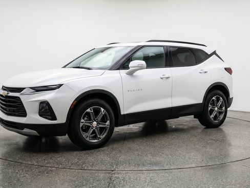 Used 2025 Chevrolet Blazer LT FWD image 3