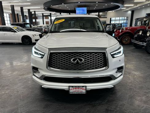 Used 2018 INFINITI QX80 4WD w/ Deluxe Technology Package image 2