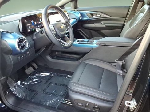 Used 2025 Chevrolet Equinox EV LT w/ Convenience Package FWD image 11