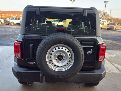 New 2025 Ford Bronco 4-Door image 5