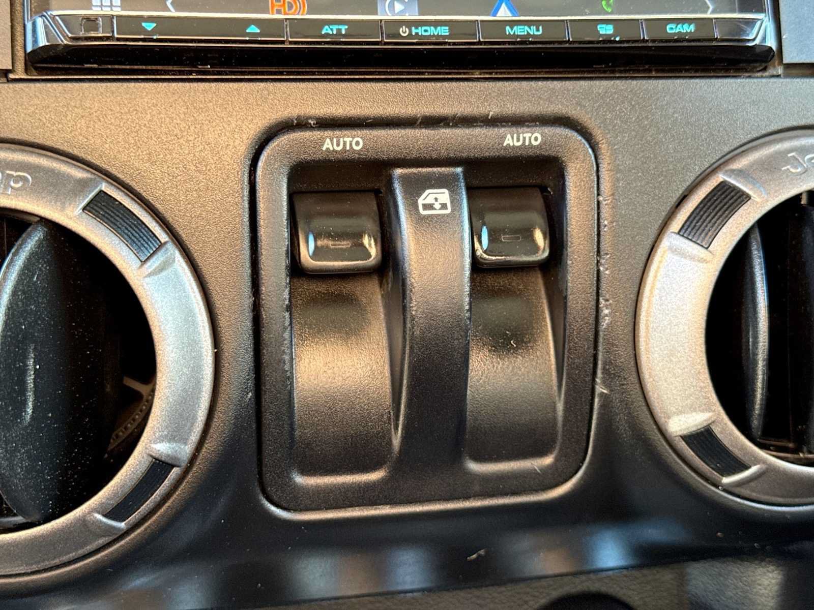 Used 2013 Jeep Wrangler Sport AWD/4WD image 17