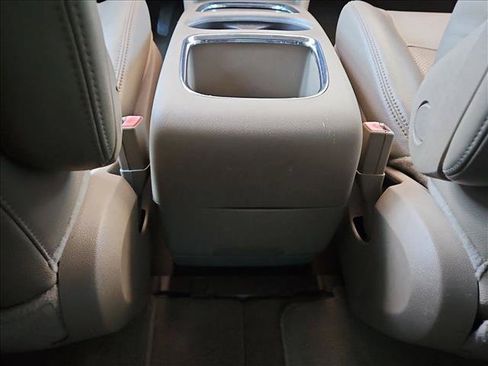 Used 2015 Chrysler Town & Country Touring-L w/ Driver Convenience Group FWD image 17