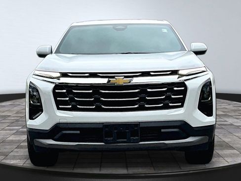 Used 2025 Chevrolet Equinox LT AWD/4WD image 2