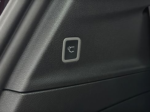 New 2026 Chrysler Pacifica Select AWD/4WD image 32