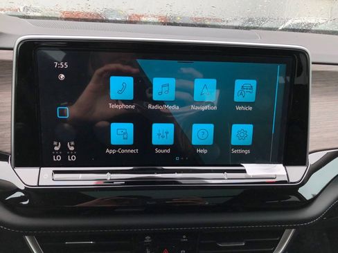 Used 2025 Volkswagen Atlas SEL Premium R-Line image 23