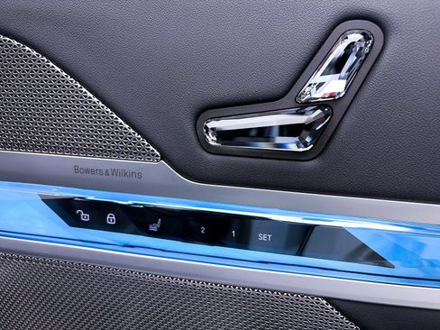 Used 2023 BMW 740i w/ Executive Package image 53