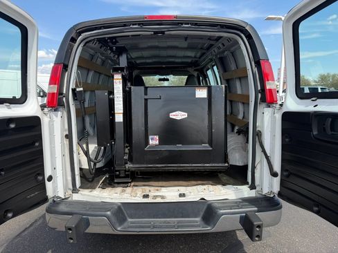 Used 2018 Chevrolet Express 2500 w/ Driver Convenience Package RWD image 10