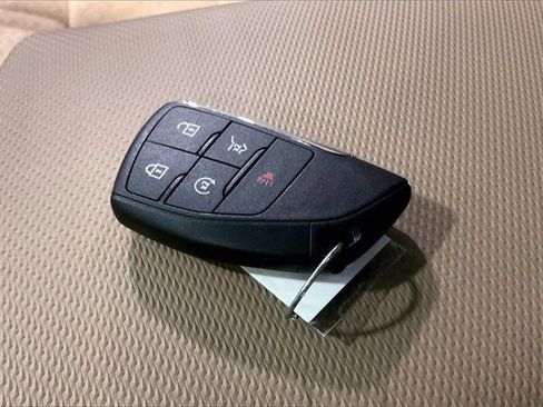 Used 2026 Chevrolet Equinox ACTIV w/ Convenience Package III image 11