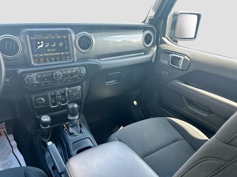 Used 2022 Jeep Gladiator Overland w/ LED Lighting Group AWD/4WD image 32