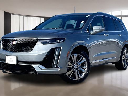 Used 2025 Cadillac XT6 Premium Luxury image 1