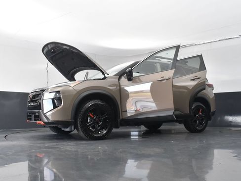 Used 2025 Nissan Rogue SV AWD/4WD image 33