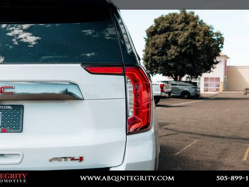 Used 2024 GMC Yukon XL AT4 AWD/4WD image 14