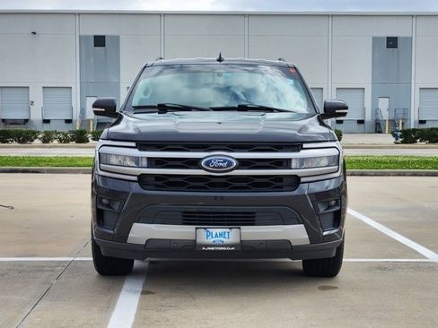 Used 2022 Ford Expedition XLT image 2