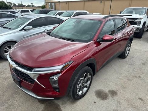 Used 2025 Chevrolet Trax LT w/ LT Convenience Package FWD image 20