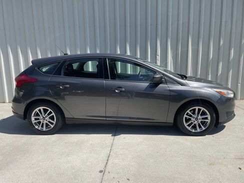 Used 2018 Ford Focus SE image 2
