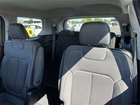 Certified 2023 Jeep Grand Cherokee L Laredo image 28