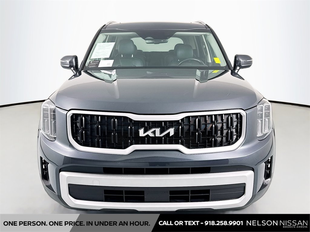 Used 2024 Kia Telluride EX w/ EX Captain's Chair Package FWD image 2