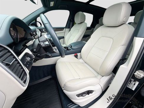 Used 2022 Porsche Cayenne S AWD/4WD image 11