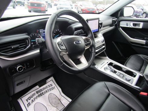 Used 2023 Ford Explorer XLT AWD/4WD image 13
