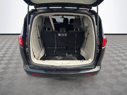 Used 2020 Chrysler Voyager L FWD image 24