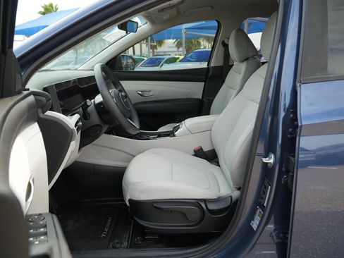 Used 2025 Hyundai Tucson SE image 16