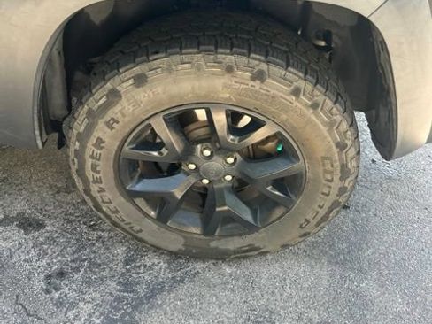 Used 2016 Jeep Cherokee Trailhawk w/ Comfort/Convenience Group AWD/4WD image 33