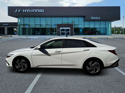 New 2026 Hyundai Elantra Limited FWD image 3