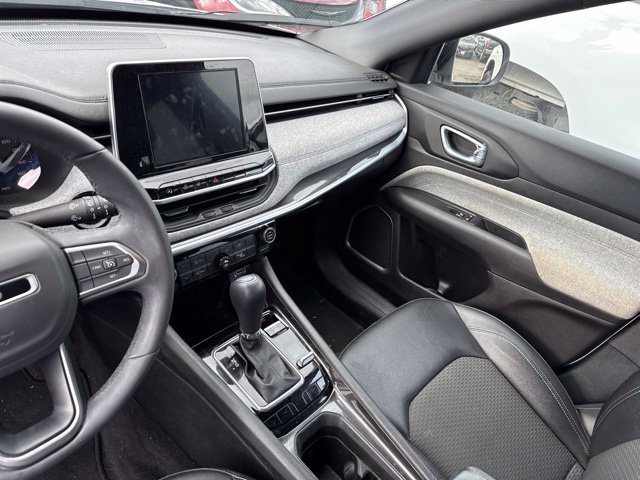 Used 2025 Jeep Compass Latitude AWD/4WD image 10