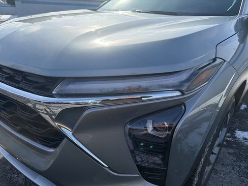 Used 2024 Chevrolet Trax LT w/ Driver Confidence Package image 9