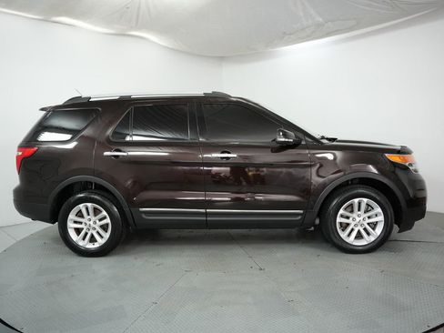 Used 2013 Ford Explorer XLT image 5