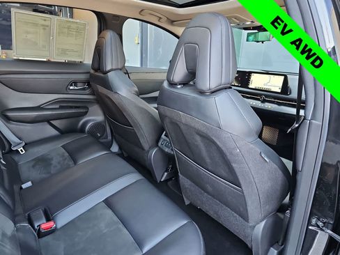 Used 2023 Nissan Ariya AWD image 16
