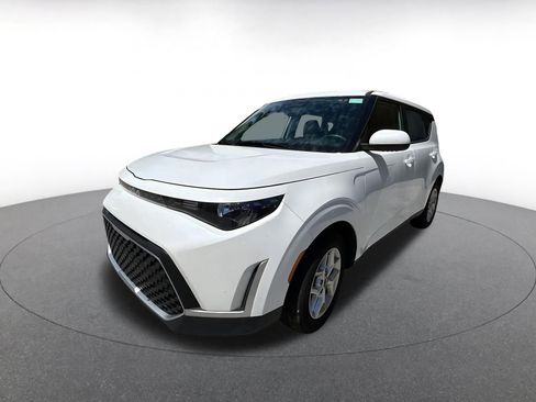 Used 2025 Kia Soul LX w/ LX Technology Package image 8